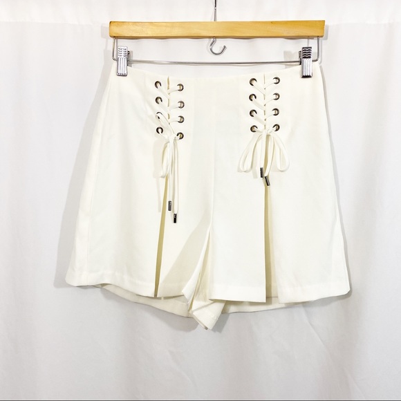 NEW Cupcakes and Cashmere Rummer Lace Up Shorts - Picture 3 of 12